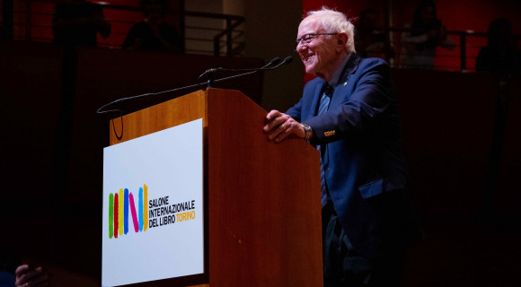 Bernie Sanders a torinói könyvszalonon: Donald Trump nem Amerika hangja