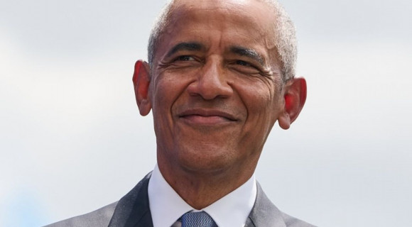 Itt vannak Barack Obama idei kedvenc nyári olvasmányai