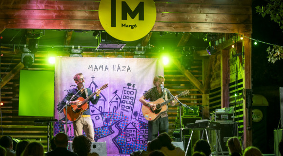 Hatalom, standup, Beck és Grecsó magába néz: ilyen volt a Nyári Margó 1. napja