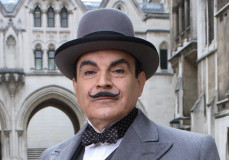 „A kis szürke agysejtekben van minden rejtély nyitja” - Száz éve lépett színre Hercule Poirot