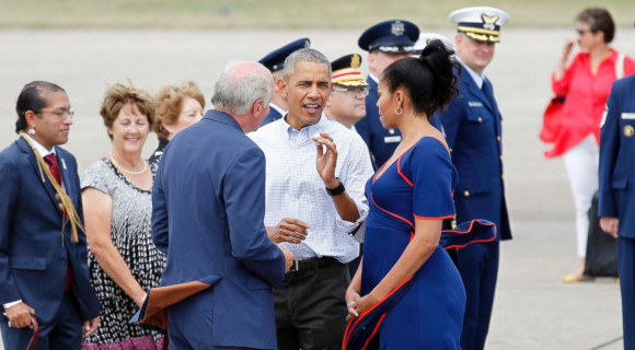 Obama szörfkönyvet, sci-fit és krimit is csomagolt a nyaralására
