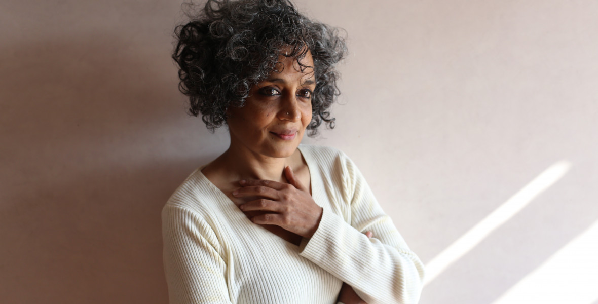 Arundhati Roy: A regény olyan, mint egy város, el kell tévedni benne
