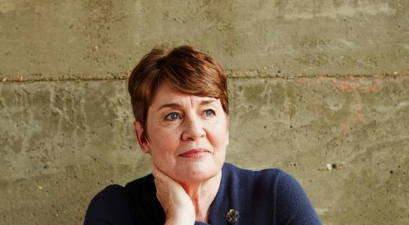 Fiona Barton: „Mindig a feleségeket figyeltem”