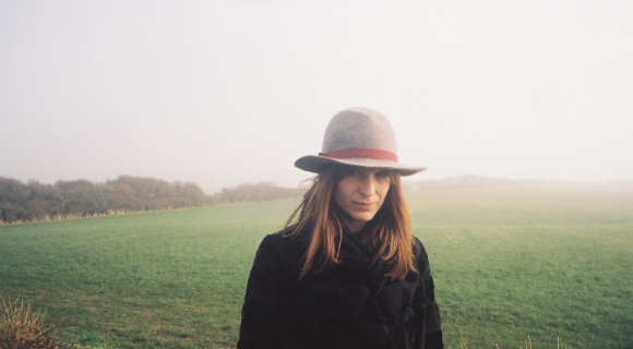 Hitka Viktória: Az a jó borító, ami hozzátesz az írott anyaghoz