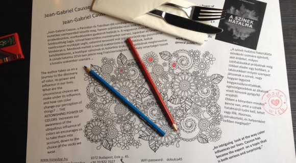 A Könyvbárt is elérte a színezési láz