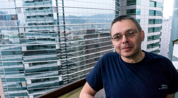 Dragomán rendszeresen elveszik az utazásai során