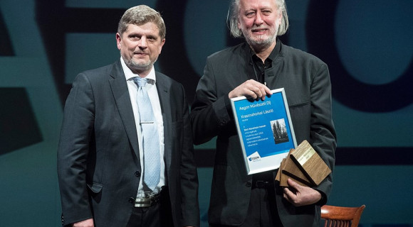 Krasznahorkai Lászlónak semmi köze báró Wenckheim Bélához