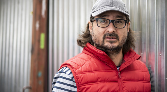 Cserna-Szabó András: Teljesen természetes, hogy valaki egyszerre hős és gyáva, forradalmár és besúgó