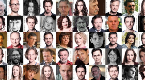 Élő költőket szavalnak élő színészek