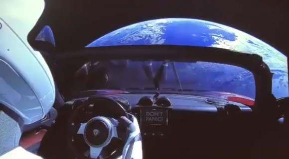 Asimov Alapítvány trilógiáját is fellőtték az űrbe a Teslával