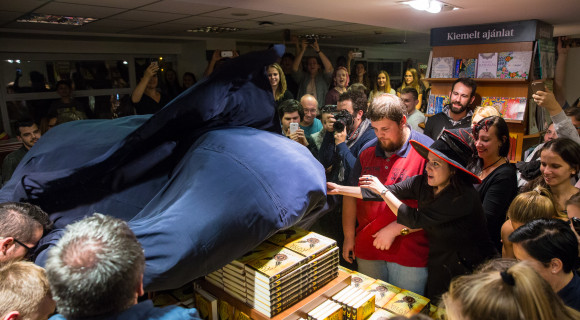 Őrület volt az új Harry Potter-könyv bemutatója