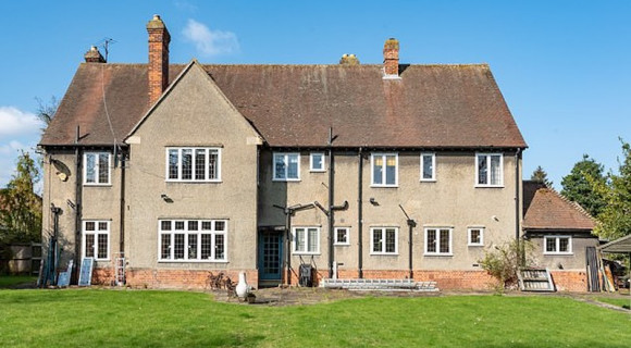 Most akár te is megveheted Tolkien házát