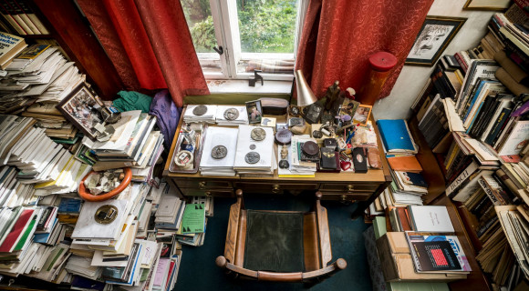 Így néz ki Juhász Ferenc dolgozószobája