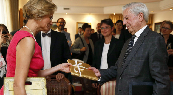 Az ELTE díszdoktora lett Mario Vargas Llosa