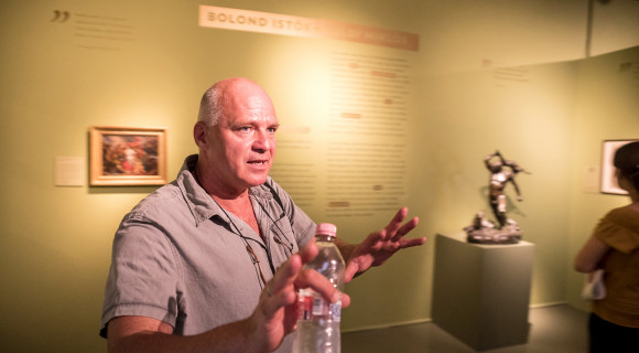 Arany egy olyan sorsfelfogásba született bele, amely identitásválságban gyökerezik