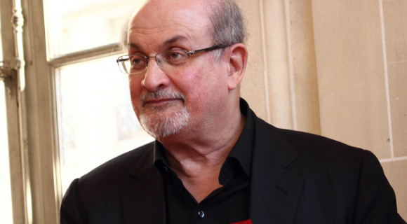 A Twitter Rushdie halálos fenyegetése miatt korlátozza az ajatollah fiókját
