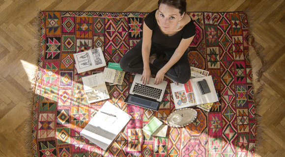 Így néz ki Ugron Zsolna dolgozószőnyege