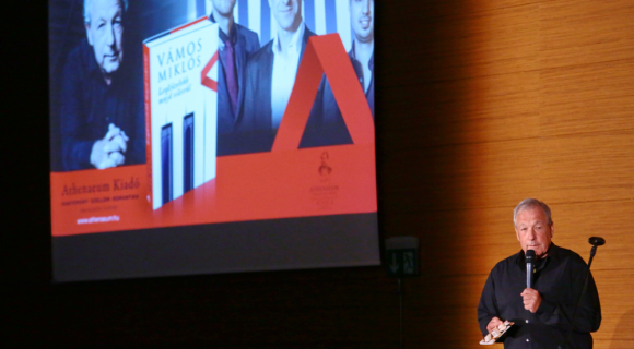 Vámos Miklós visszatért első regényhőséhez, és amatőr párkapcsolati szakértőt csinált belőle