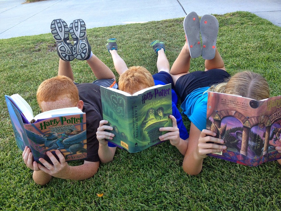 Jobban olvasnak azok a gyerekek, akiknek vannak saját könyveik