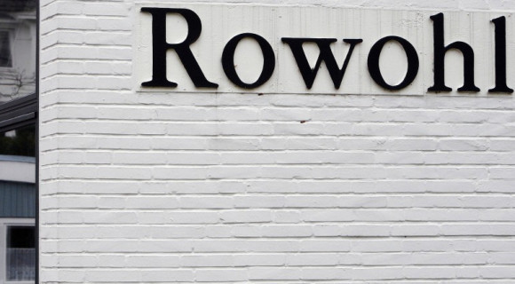 25 író, köztük Nádas Péter, tiltakozik a német kiadóvezető leváltása ellen